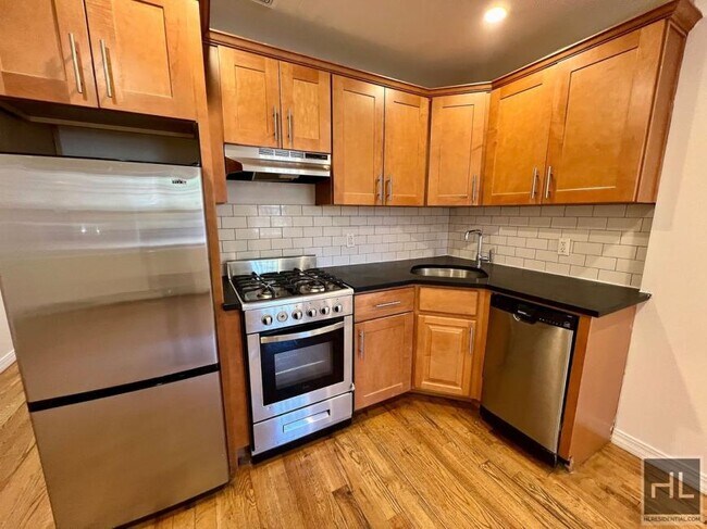 Foto del edificio - 3 bedroom in BROOKLYN NY 11221
