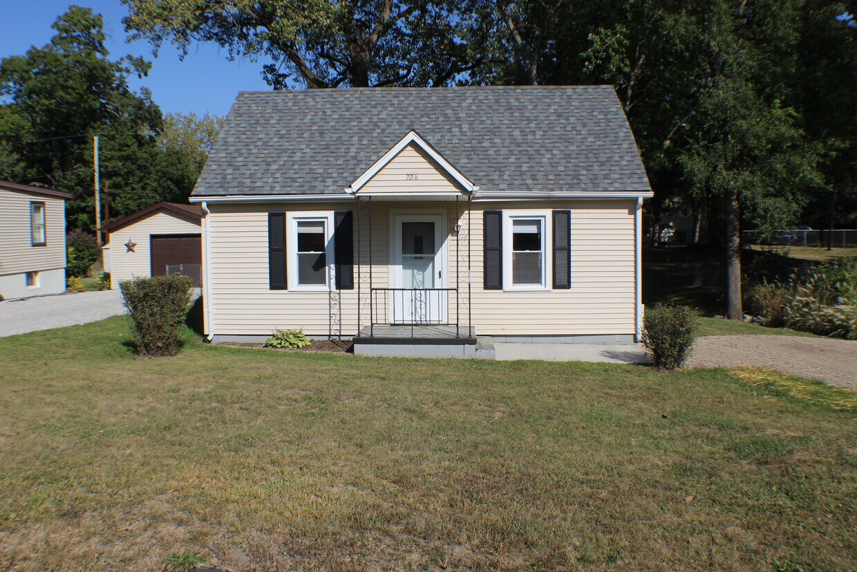 Foto principal - 2218 N Northcrest Dr