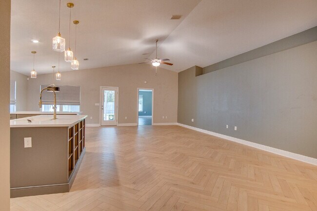 Foto del edificio - Spacious 4-Bedroom Home in Milton Near I-10 and Top-Rated Schools