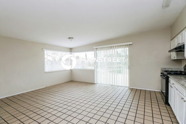 Building Photo - 3 Bedroom Pet-Friendly Home in Tucson, AZ with Main Street Renewal