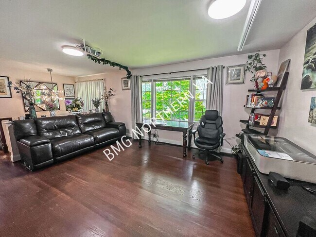 Foto del edificio - 8237 Smithfield Ave