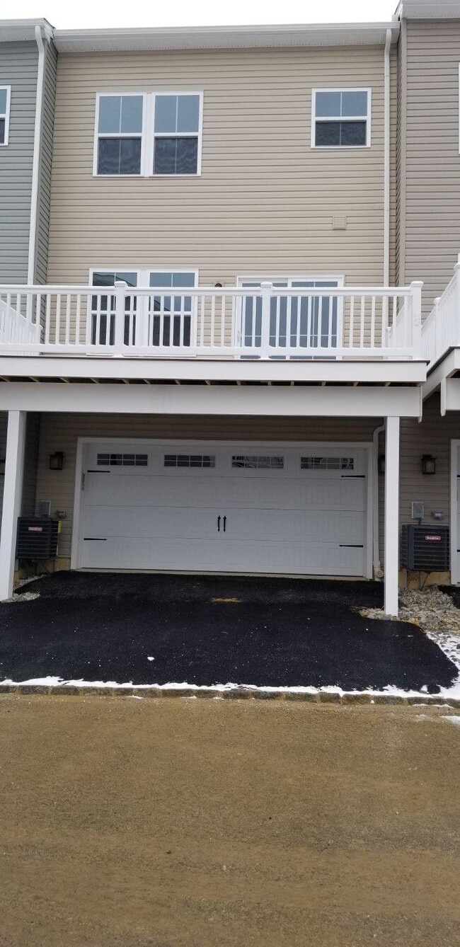 Building Photo - 504 Holywell Dr