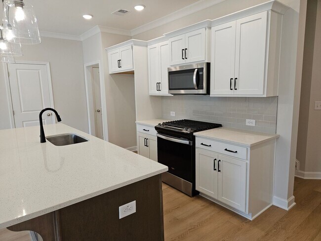 Foto del edificio - 125 Priestwood Ln