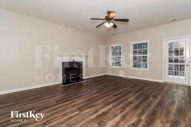 Building Photo - 528 Valleyside Dr