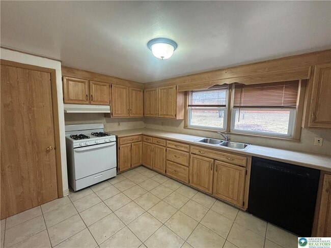 Building Photo - 257 E 2nd St