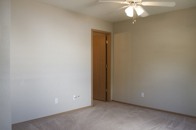 Building Photo - Hidden Lake Townhomes