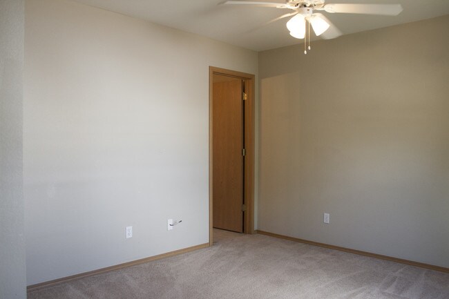 Foto del edificio - Hidden Lake Townhomes