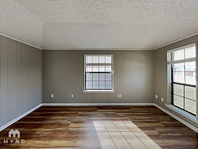Building Photo - 405 Stoneybrook Dr