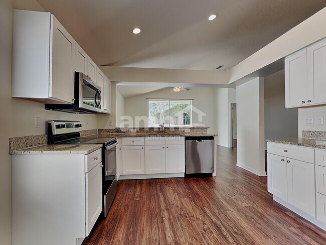 Building Photo - 30734 Midtown Ct