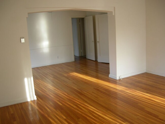 Foto del edificio - 466 N Orange Grove Ave