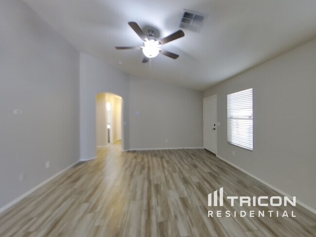 Foto del edificio - 9726 E Butte St