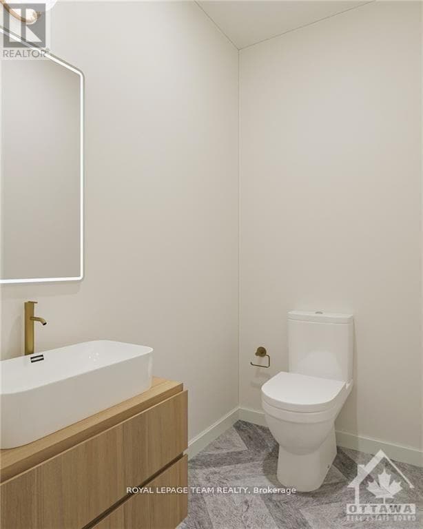 Building Photo - 440 Roosevelt Ave