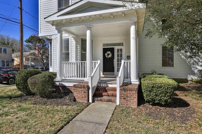 Building Photo - Historical Register Century Home- Ready Jan 2026