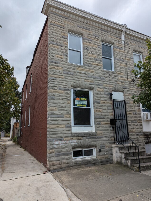 Primary Photo - 2201 Ashton St