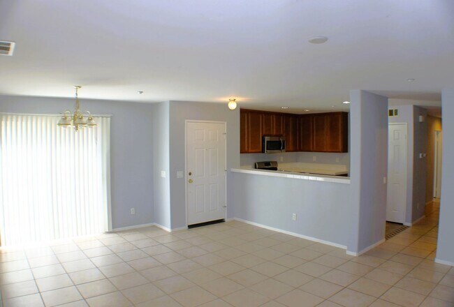 Building Photo - Charming 3 bed, 3 bath Townhome for Rent