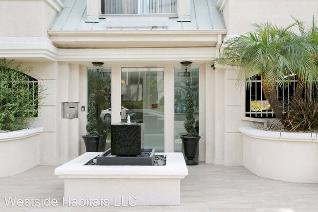 Building Photo - 114 N Doheny Dr