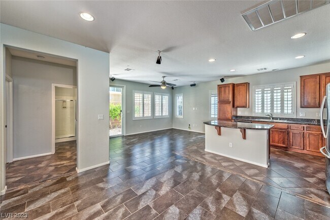 Building Photo - 9860 Iris Valley St