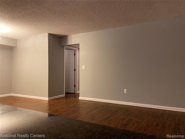Building Photo - 273 Pinewood Cir