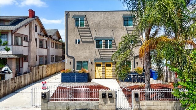 Building Photo - 3021 Raymond Ave
