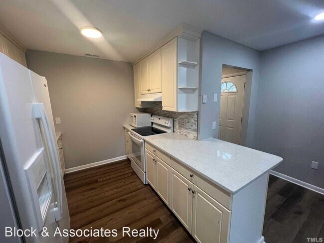 Building Photo - 3 br, 1 bath House - 1112 Hazelnut Drive
