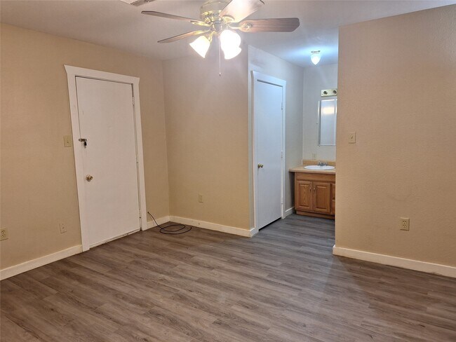 Foto del edificio - 6107 Williams Rd