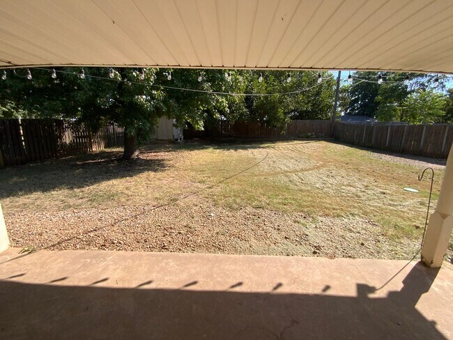 Foto del edificio - Coming Soon - Yukon 3 bedroom 1 bath