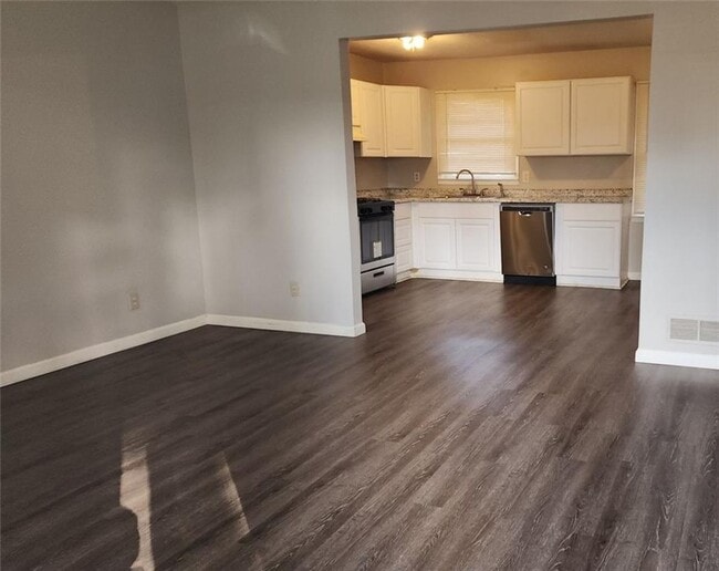 Building Photo - 4262 Etowah Dr SE