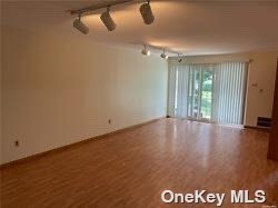 Building Photo - 27 Greenmeadow Dr