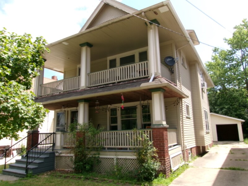 Primary Photo - 1553 Winton Ave
