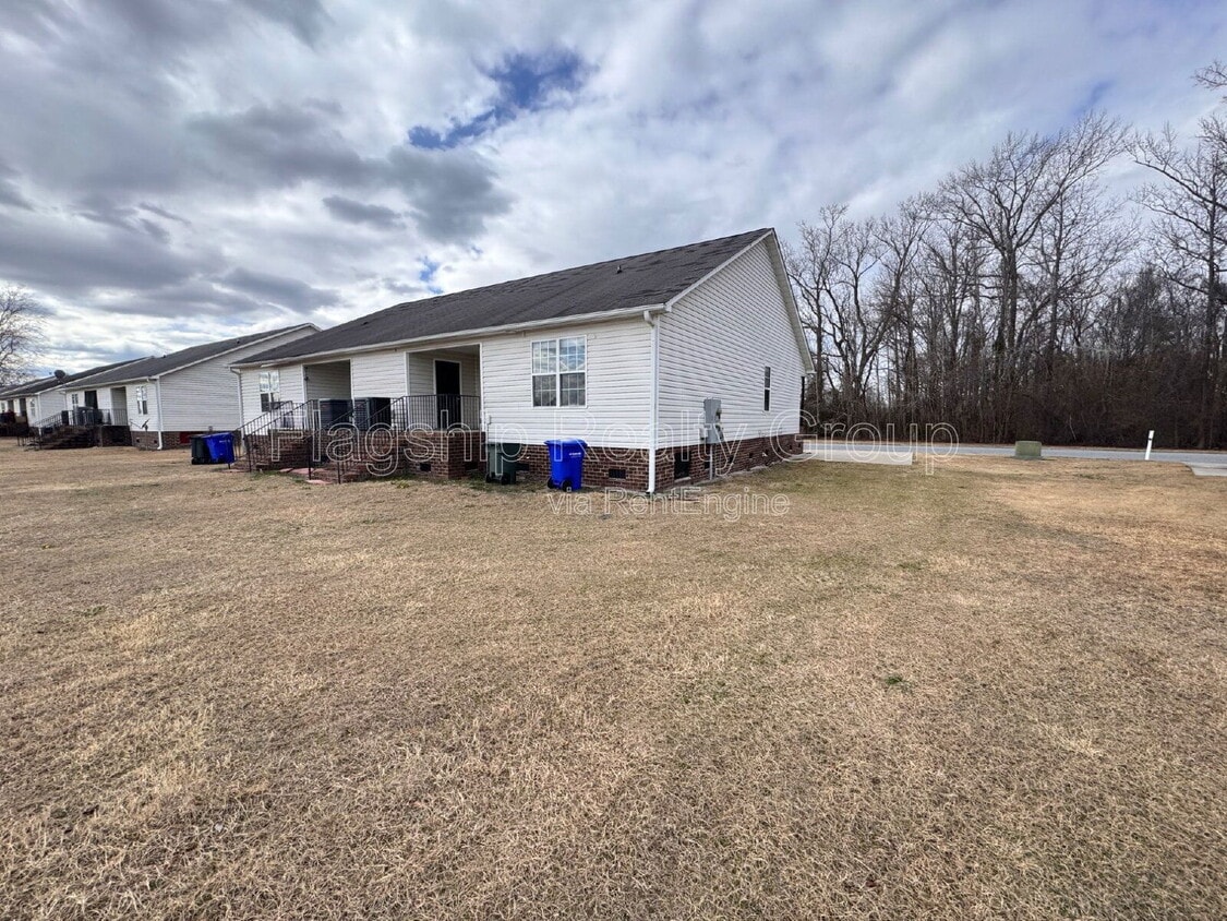 Building Photo - 5170 Deveron St