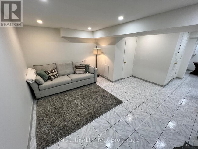 Building Photo - 5907 Ladyburn Crescent