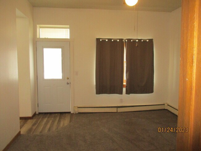 Building Photo - 1337 Main St