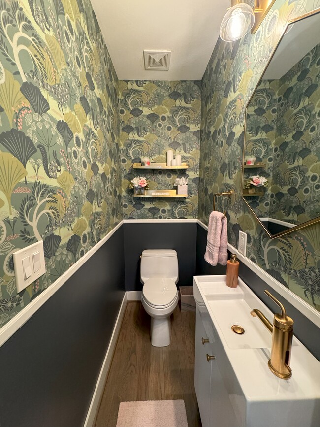 Powder Room - 2029 N Capitol St NE