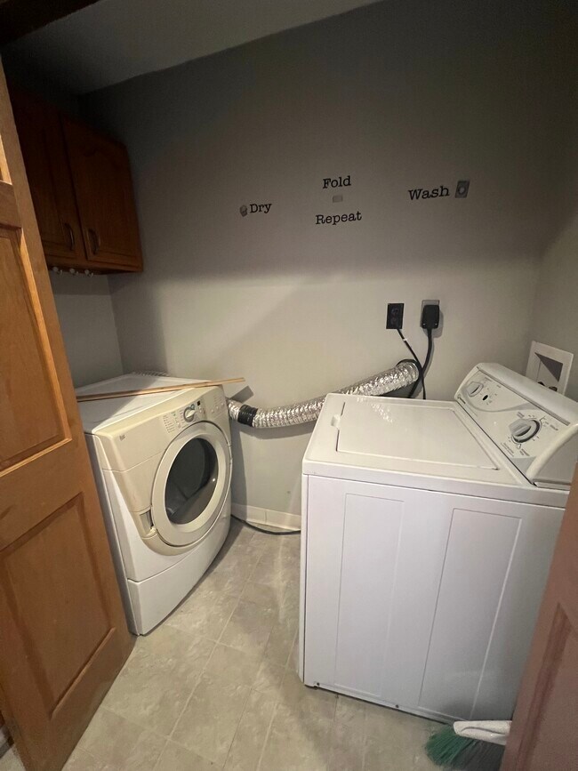 Foto del edificio - 4561 Island View Dr NE