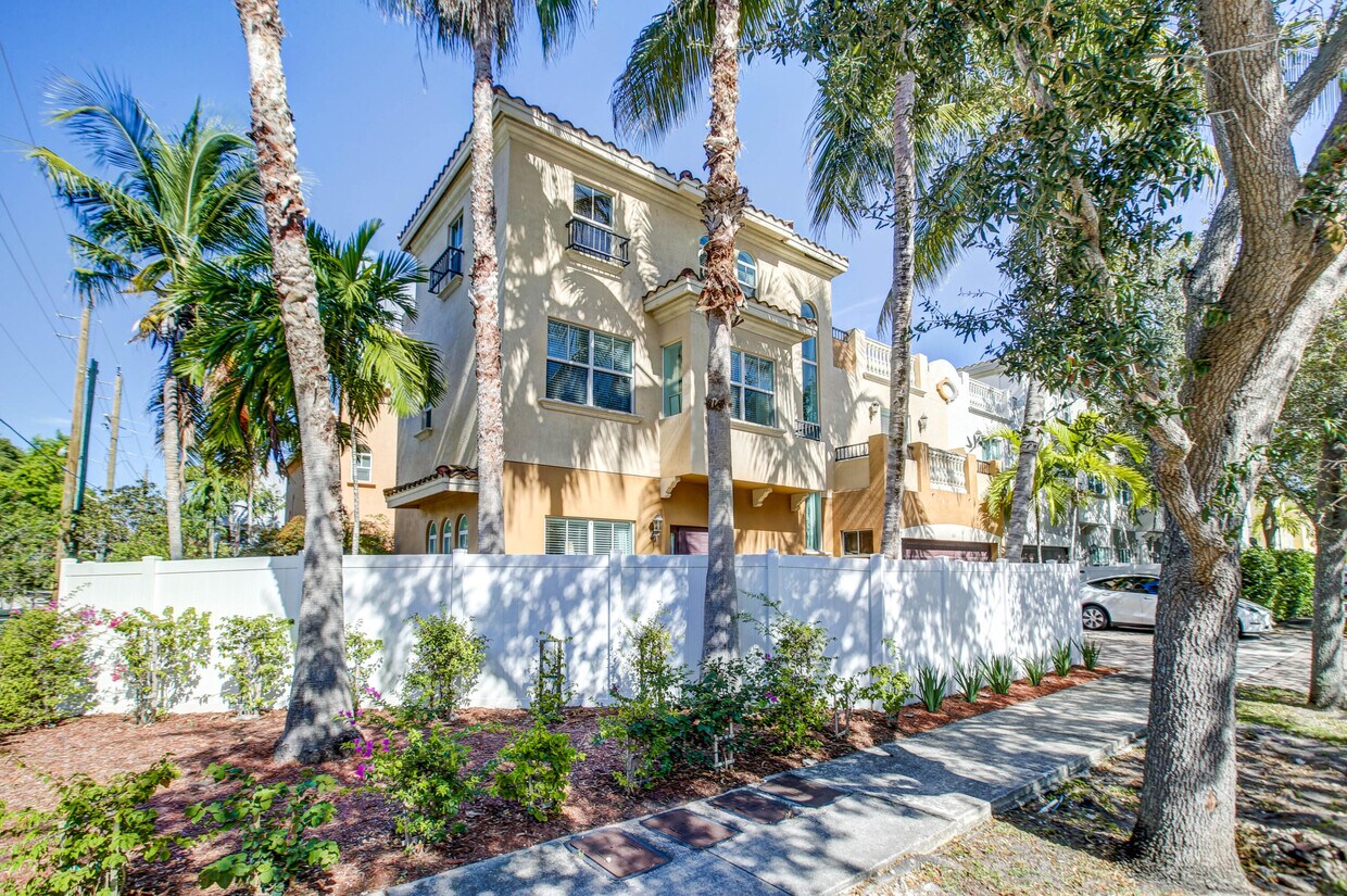 Foto principal - 601 NE 11th Ave