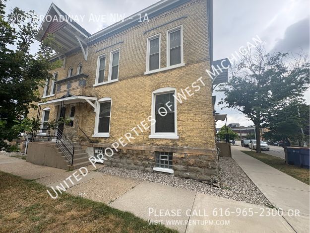 Foto principal - 501 Broadway Ave NW
