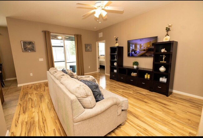 sala de estar - 633 Highland Meadows Ave
