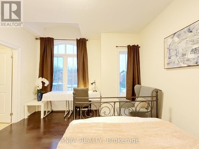 Building Photo - 199 Canyon Hill Ave