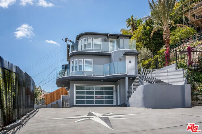 Building Photo - 1541 Selma Dr