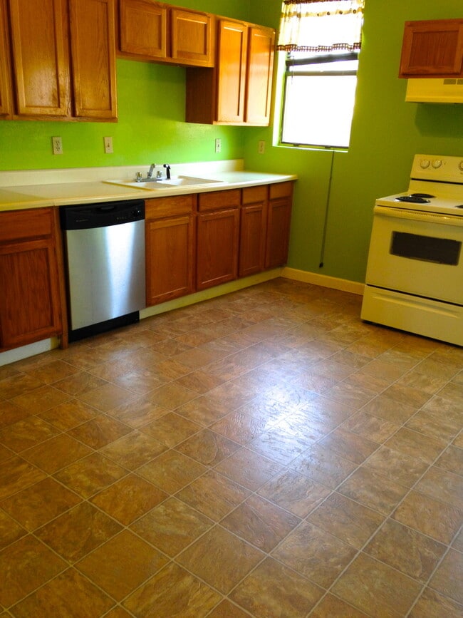 Building Photo - Greeley House with Huge Backyard and Enclo...