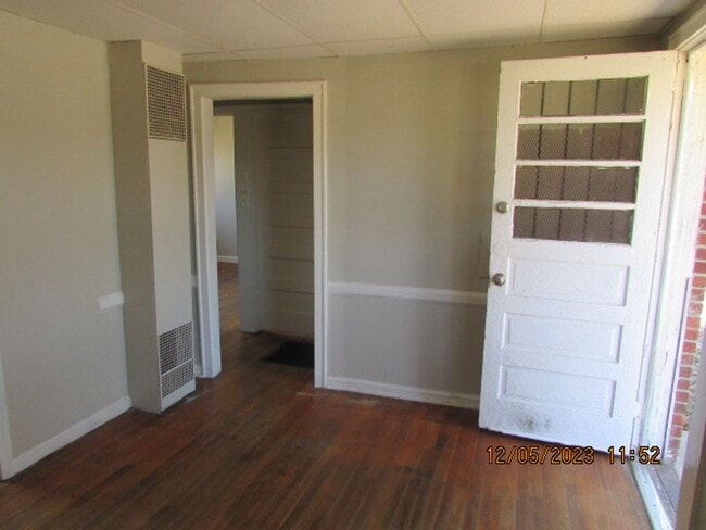 Building Photo - 2 Bedroom Quadplex