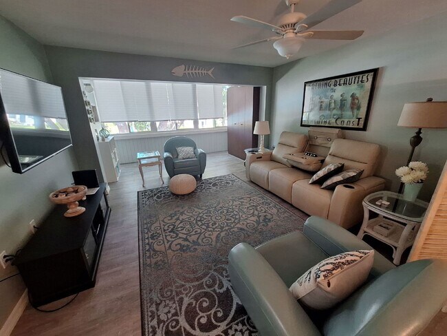 Foto del edificio - 2437 Harbor Blvd
