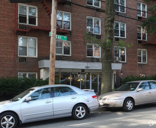 Foto del edificio - 140-17 84th Dr