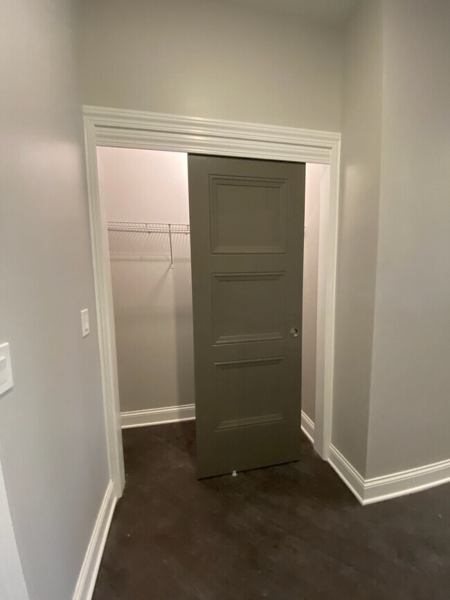 Building Photo - Topiary Park Crossing