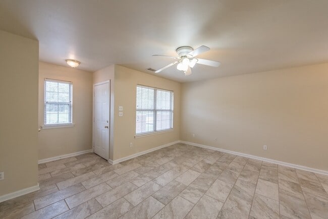 Building Photo - Foxcroft Apartments 2 BD, 2.5 BA