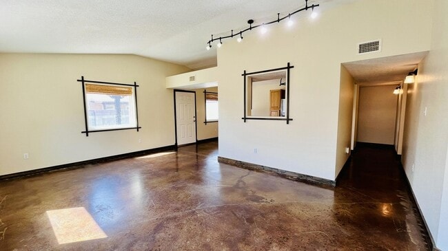 Building Photo - 5600 Mesa Ridge Rd NW