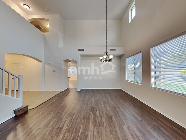 Foto del edificio - 18134 W Purdue Ave