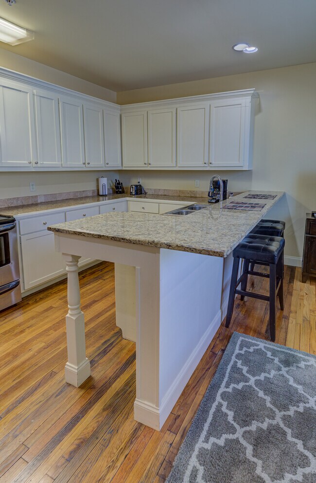 1509 Washington St, Vicksburg, MS 39180 Condo for Rent in Vicksburg