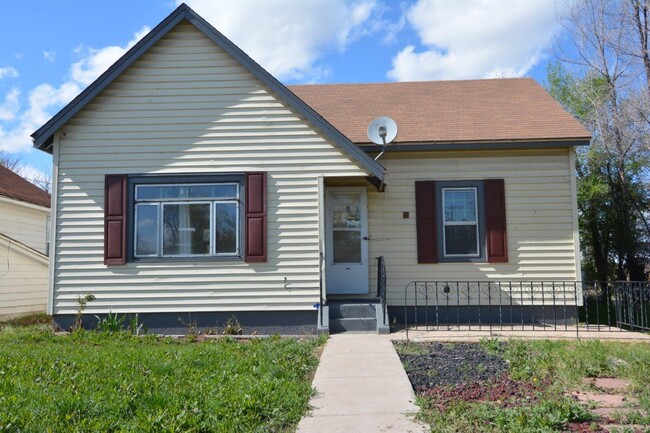 Building Photo - 817 24th St