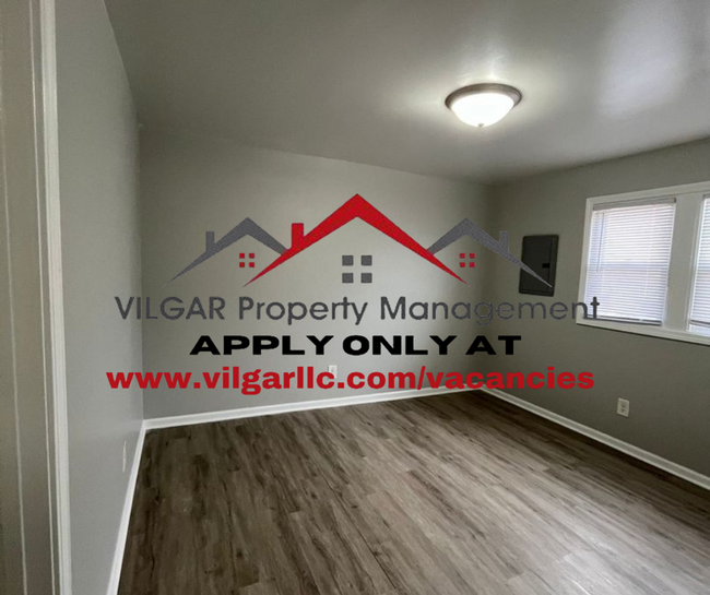 Building Photo - 4855 White Oak Ave